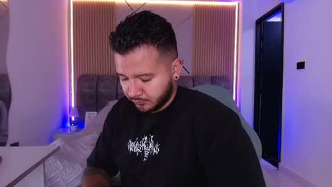 MIKEE online show from April 23, 2026, 3:08 am