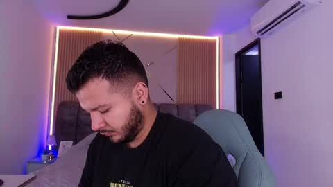 MIKEE online show from April 28, 2026, 3:11 am