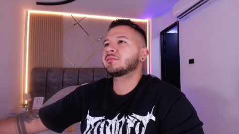 MIKEE online show from May 1, 2026, 3:11 am