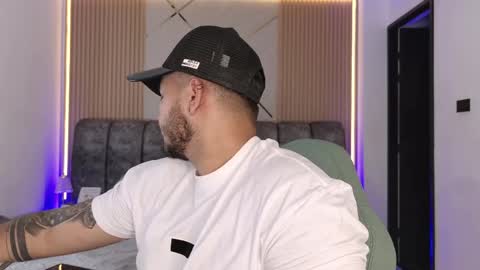 Snapshot of mr_mikee_ chatting on May 16, 2026, 3:14 am MIKEE online show from May 16, 2026, 3:14 am