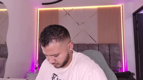 Snapshot of mr_mikee_ chatting on May 26, 2026, 3:02 am MIKEE online show from May 26, 2026, 3:02 am