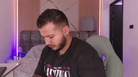 Snapshot of mr_mikee_ chatting on June 6, 2026, 3:11 am MIKEE online show from June 6, 2026, 3:11 am
