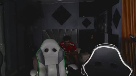 mr_mois online show from June 19, 2026, 7:01 am