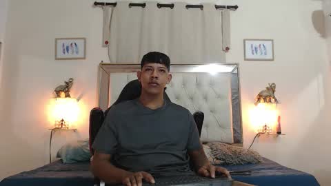 mr_stiven_ online show from September 9, 2025, 2:44 am