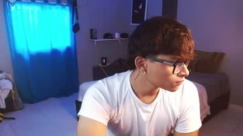 Snapshot of mr_yisuz chatting on July 16, 2026, 12:00 pm yisuz online show from July 16, 2026, 12:00 pm
