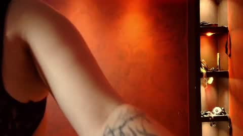 Snapshot of mranii_queen_bdsm_ chatting on July 21, 2026, 3:20 am mranii_queen_bdsm_ online show from July 21, 2026, 3:20 am