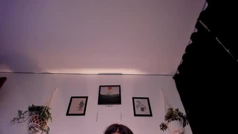 Laura online show from October 5, 2025, 3:27 am