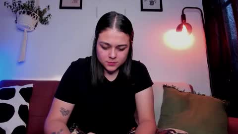 Laura online show from December 17, 2025, 9:43 pm