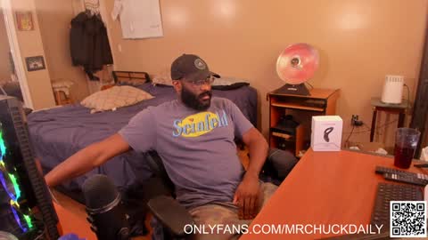 Snapshot of mrchuckdailyxxx chatting on December 15, 2024, 1:32 pm Chuck Daily online show from December 15, 2024, 1:32 pm