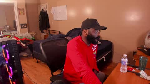 Snapshot of mrchuckdailyxxx chatting on December 17, 2024, 11:17 am Chuck Daily online show from December 17, 2024, 11:17 am