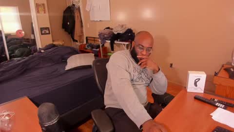 Snapshot of mrchuckdailyxxx chatting on December 22, 2024, 12:38 pm Chuck Daily online show from December 22, 2024, 12:38 pm