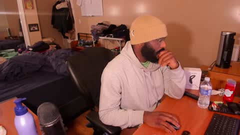 Snapshot of mrchuckdailyxxx chatting on December 23, 2024, 2:02 am Chuck Daily online show from December 23, 2024, 2:02 am