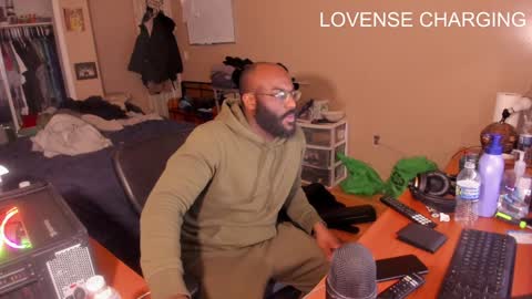 Snapshot of mrchuckdailyxxx chatting on January 1, 2025, 5:43 am Chuck Daily online show from January 1, 2025, 5:43 am