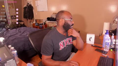 Snapshot of mrchuckdailyxxx chatting on January 4, 2025, 5:37 am Chuck Daily online show from January 4, 2025, 5:37 am