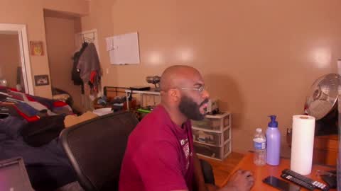 Snapshot of mrchuckdailyxxx chatting on January 8, 2025, 5:16 am Chuck Daily online show from January 8, 2025, 5:16 am