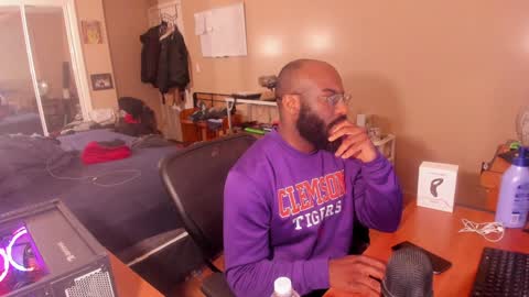 Snapshot of mrchuckdailyxxx chatting on January 16, 2025, 6:14 am Chuck Daily online show from January 16, 2025, 6:14 am