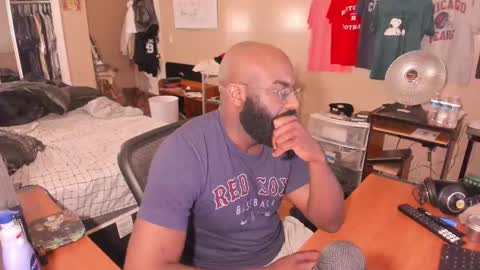 Snapshot of mrchuckdailyxxx chatting on November 22, 2025, 2:10 am Chuck Daily online show from November 22, 2025, 2:10 am