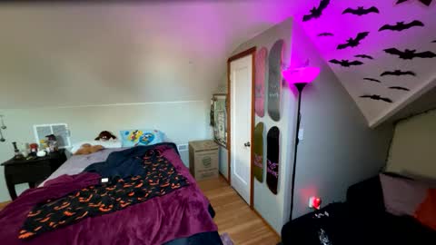 Snapshot of mrfanceypants chatting on November 17, 2025, 10:04 pm mrfanceypants online show from November 17, 2025, 10:04 pm