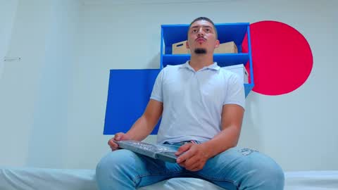 Mr Fox online show from September 19, 2025, 7:47 pm