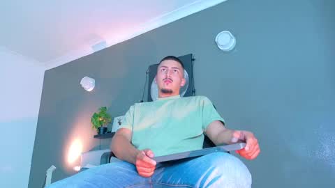 Mr Fox online show from October 6, 2025, 7:33 pm