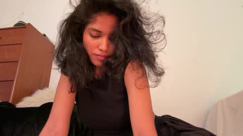 mriea_ online show from May 17, 2026, 4:43 am