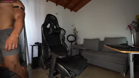 Luis    Instagram   online show from February 1, 2025, 2:13 pm