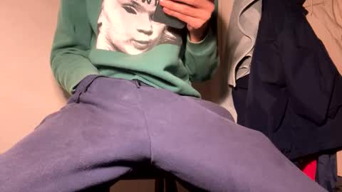 Snapshot of mrmeltyourheart chatting on October 14, 2025, 4:02 am James online show from October 14, 2025, 4:02 am