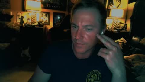 Snapshot of mrmurdoch chatting on October 21, 2025, 7:42 am Mr. Murdoch online show from October 21, 2025, 7:42 am