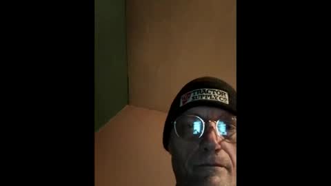 Snapshot of mrnmrsfucks4u2 chatting on December 21, 2024, 5:40 pm Mrnmrsfucks4u2 online show from December 21, 2024, 5:40 pm