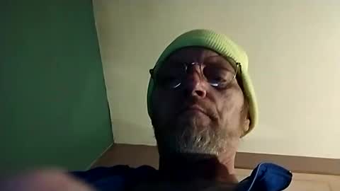 Snapshot of mrnmrsfucks4u2 chatting on February 26, 2025, 8:59 am Mrnmrsfucks4u2 online show from February 26, 2025, 8:59 am
