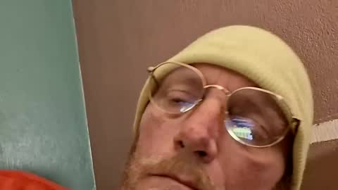 Snapshot of mrnmrsfucks4u2 chatting on March 6, 2025, 9:14 am Mrnmrsfucks4u2 online show from March 6, 2025, 9:14 am
