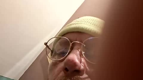 Snapshot of mrnmrsfucks4u2 chatting on March 10, 2025, 4:17 am Mrnmrsfucks4u2 online show from March 10, 2025, 4:17 am