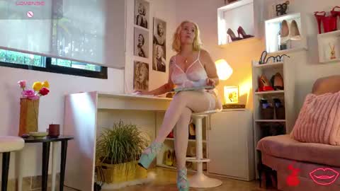 Snapshot of mrs_edha_ chatting on May 15, 2026, 1:18 pm Edha online show from May 15, 2026, 1:18 pm