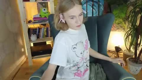 Snapshot of mrs_mills chatting on September 25, 2025, 12:42 pm Barbie online show from September 25, 2025, 12:42 pm