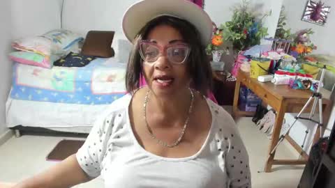 mrs_mommy online show from October 3, 2025, 7:55 pm