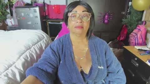 mrs_mommy online show from November 18, 2025, 6:56 pm