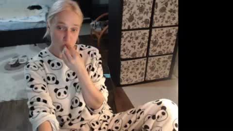 Snapshot of mrsluck chatting on July 31, 2026, 5:56 pm Sasha online show from July 31, 2026, 5:56 pm