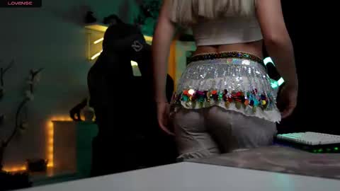 Snapshot of mrstenderbeast chatting on November 10, 2025, 4:06 pm YOUR OWNER online show from November 10, 2025, 4:06 pm