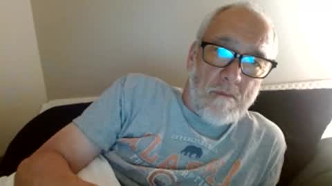 mrtease5 online show from April 22, 2026, 4:04 am