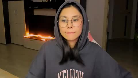 ms_emily_ online show from September 30, 2025, 2:55 pm