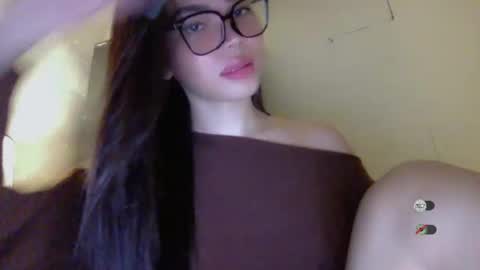 Snapshot of ms_guniguni chatting on November 14, 2025, 8:29 pm Lara online show from November 14, 2025, 8:29 pm