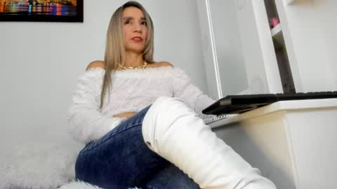 ms_lunarose online show from June 13, 2026, 1:58 am