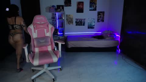 Snapshot of ms_ratuelita chatting on December 15, 2024, 5:20 pm Manuela3 online show from December 15, 2024, 5:20 pm