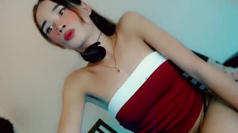 mscherry_ online show from May 13, 2026, 6:44 am