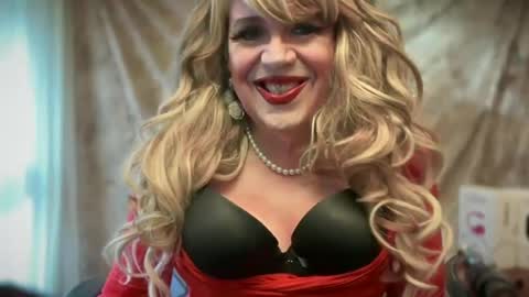 Snapshot of mskarentoy chatting on July 9, 2026, 8:35 pm mskarentoy online show from July 9, 2026, 8:35 pm