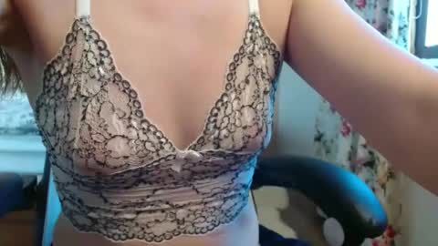 msmarshmallow1 online show from December 18, 2024, 11:24 am