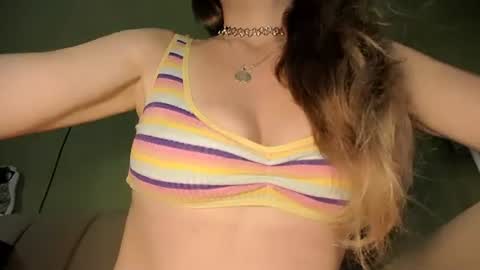Snapshot of mspurrfectlove chatting on July 25, 2026, 5:32 pm MsPurrfectLove online show from July 25, 2026, 5:32 pm