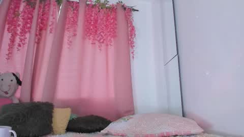 Snapshot of msschloee chatting on December 15, 2025, 10:36 pm Chloe new account online show from December 15, 2025, 10:36 pm