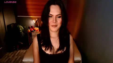 Snapshot of msveeyxo1 chatting on December 2, 2025, 11:00 pm Veey online show from December 2, 2025, 11:00 pm