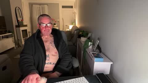 mtb1697 online show from November 9, 2025, 11:36 pm